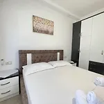 Villa Hysa Studio\'S & Apartments