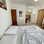 Villa Hysa Studio\'S & Apartments