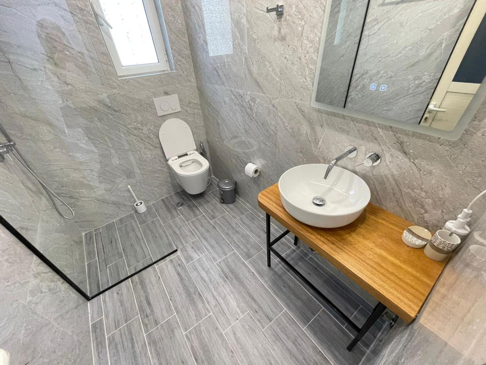 Apartment Hysa Studio's & Sarandë