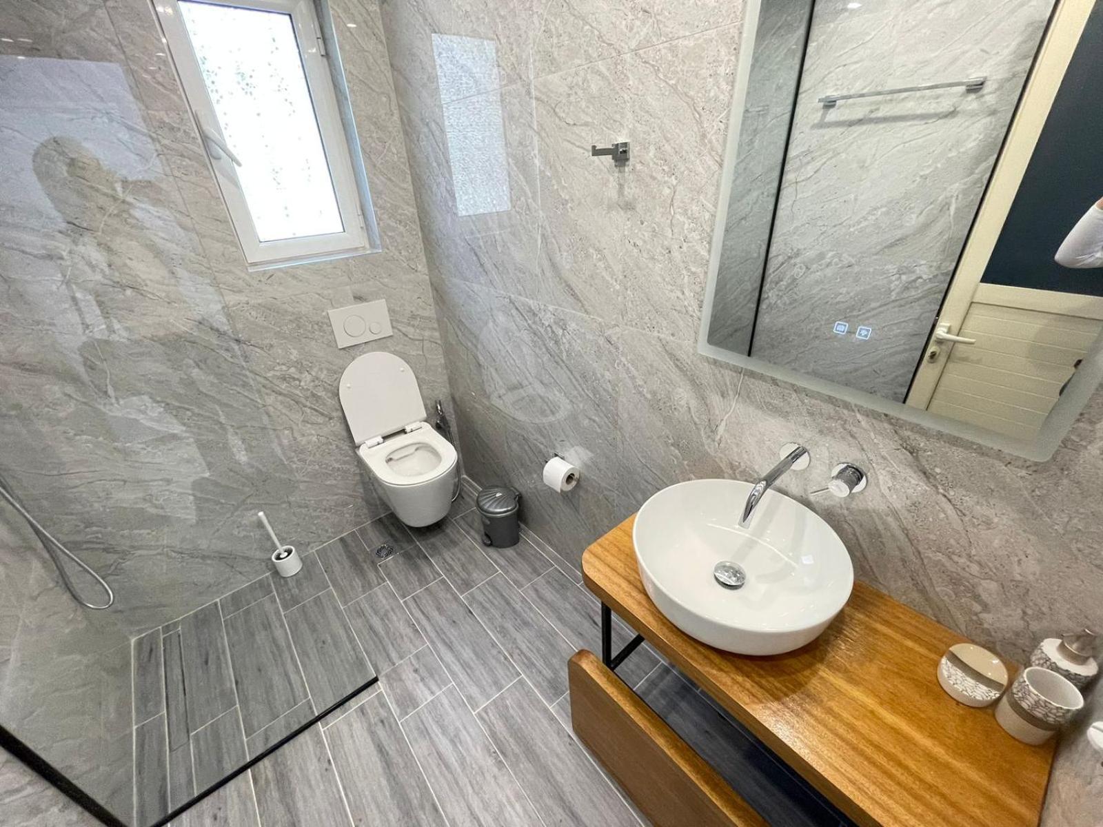 Hysa Studio's & Sarandë